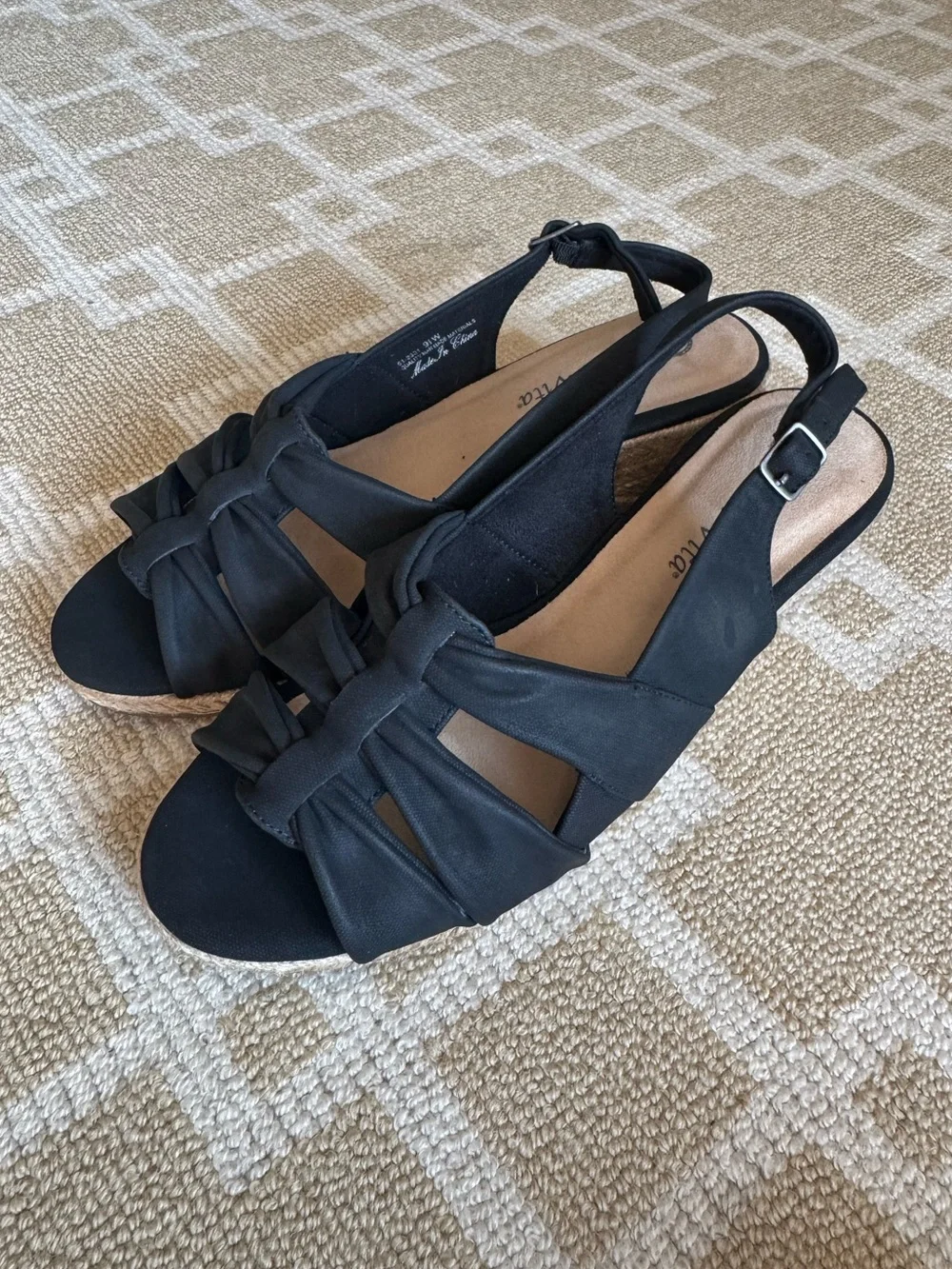 Bella Vita Cheerful Espadrille Wedge Sandals Black Linen Print Size 9.5 W